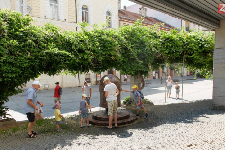 Pomoc v horúčave: Na nitrianskej pešej zóne pribudli ochladzovače, FOTO