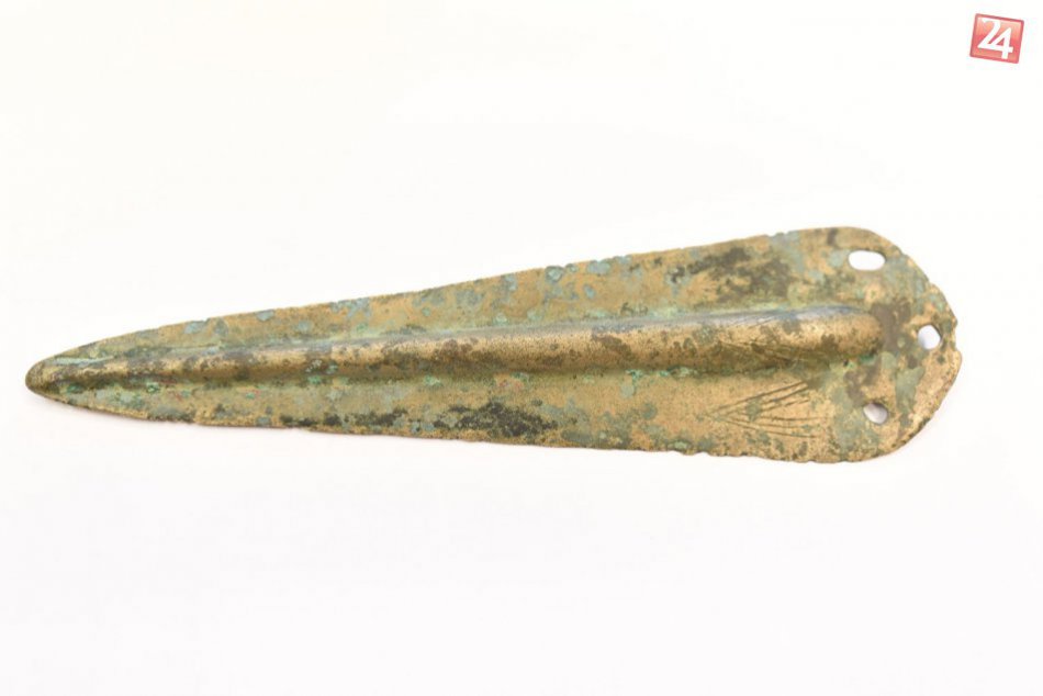 Nález, ktorý nikto nečakal: Mladík našiel pri opekačke dýku starú 4000 rokov!