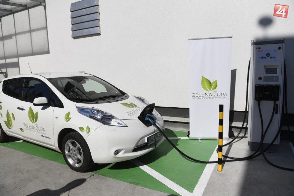 Nová rýchlonabíjacia stanica v Považskej Bystrici: Zábery z jej otvorenia