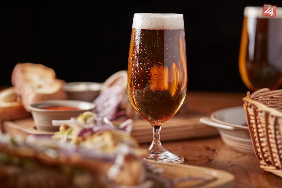 Je osviežujúce, prírodné a dobrý parťák: Najobľúbenejší nápoj Slovákov má dnes s