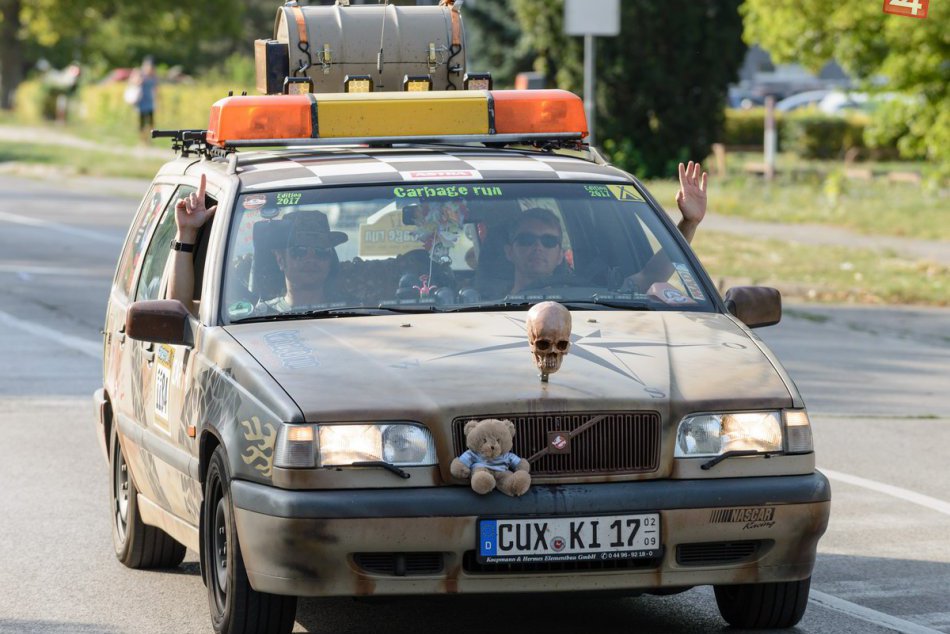 V Nitre sa zišli poriadne automobilové výstrelky: FOTO z Carbage run