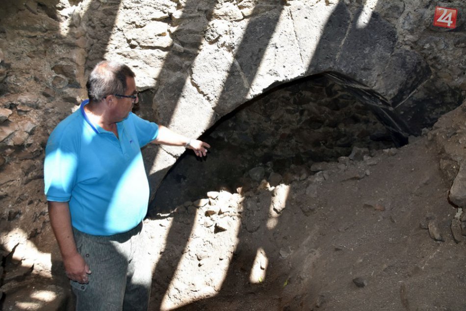 OBRAZOM: Pri skúmaní Vinianskeho hradu objavili vstupnú bránu z 13. storočia