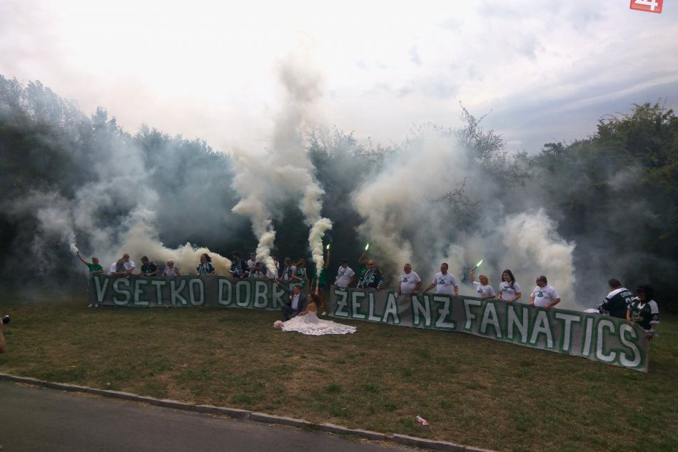 Svadobné fotenie na Zimnom štadióne v Nových Zámkoch