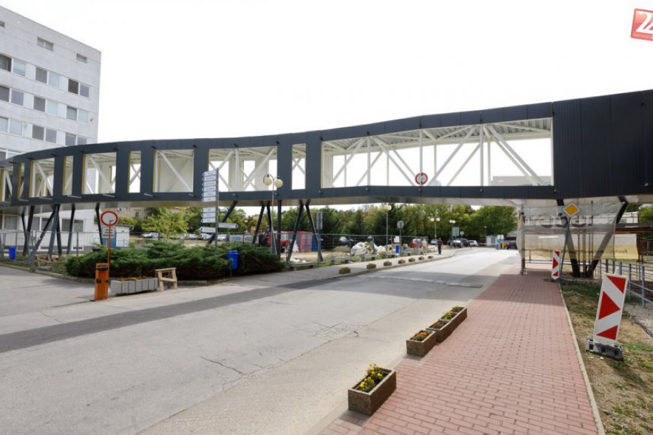 FOTO: Výstavba spojovacieho tunela v nitrianskej fakultnej nemocnici pokročila