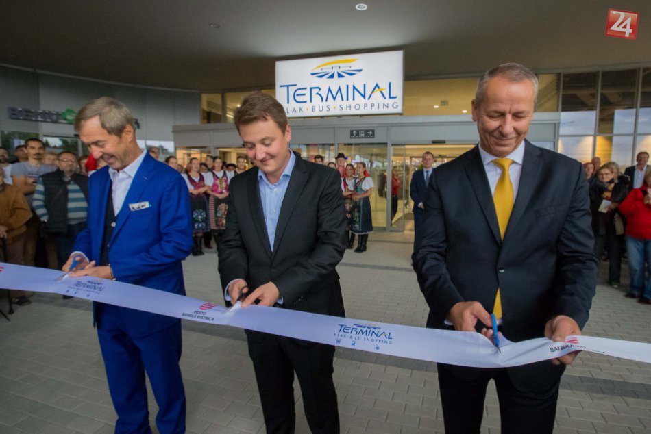 V OBRAZOCH: Takto vyzeralo otvorenie bystrickej autobusovej stanice