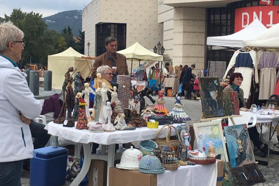 Svätoplukovo námestie ožilo: Ľudí prilákal Nitránsky rínek