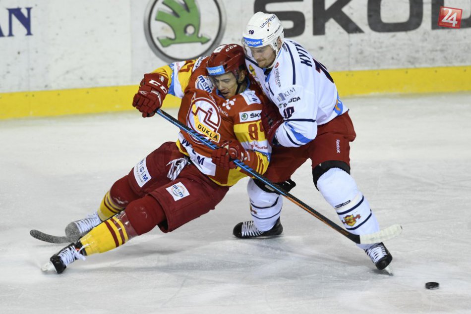 V OBRAZOCH: Zvolenskí hokejisti bojovali na ľade Trenčanov. Pozrite si FOTO!