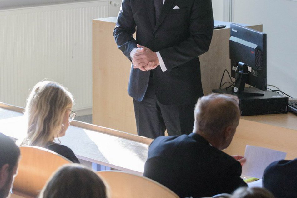 Robert Fico v Nitre: Pred študentmi diskutoval o Slovensku a Európskej únii, FOT