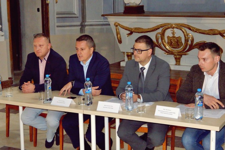 Obrazom: Tlačovka na hrade Krásna Hôrka