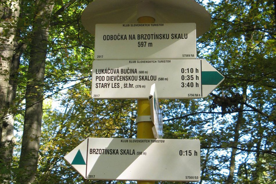Obrazom: Nové smerovníky k výhliadke na Brzotínskych skalách