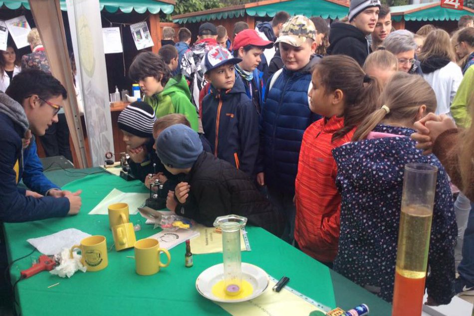 Strhlo to aj vašu pozornosť? Na michalovskom námestí sa ale diali veci! FOTO