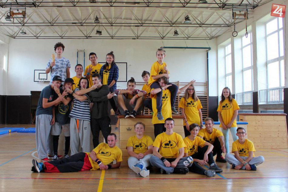 V OBRAZOCH: Parkouristi Bystričanom predviedli svoje umenie. Zaujali i malé deti