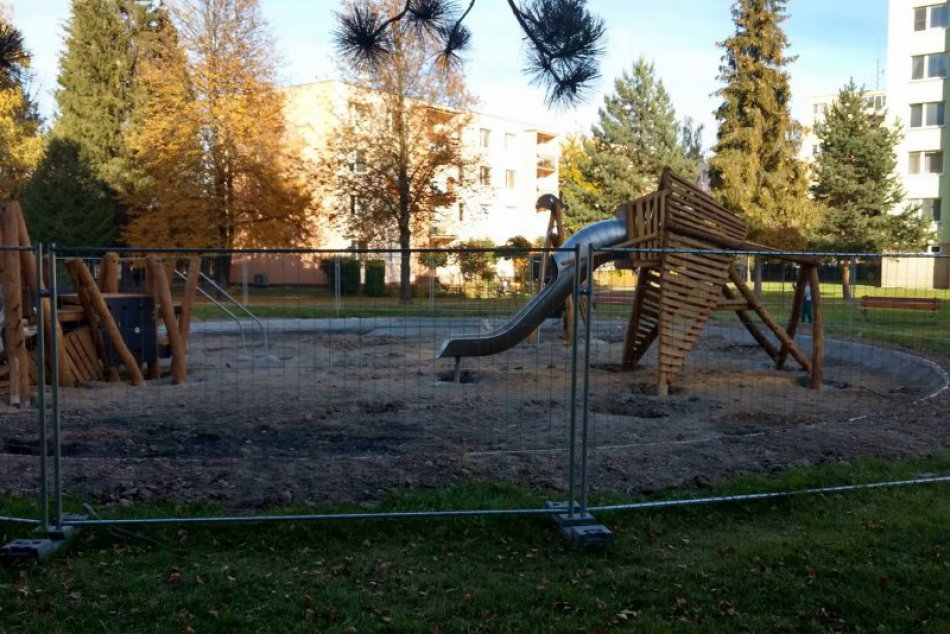 Deti sa majú na čo tešiť: FOTKY centrálnych ihrísk, ktoré v Spišskej vznikajú 