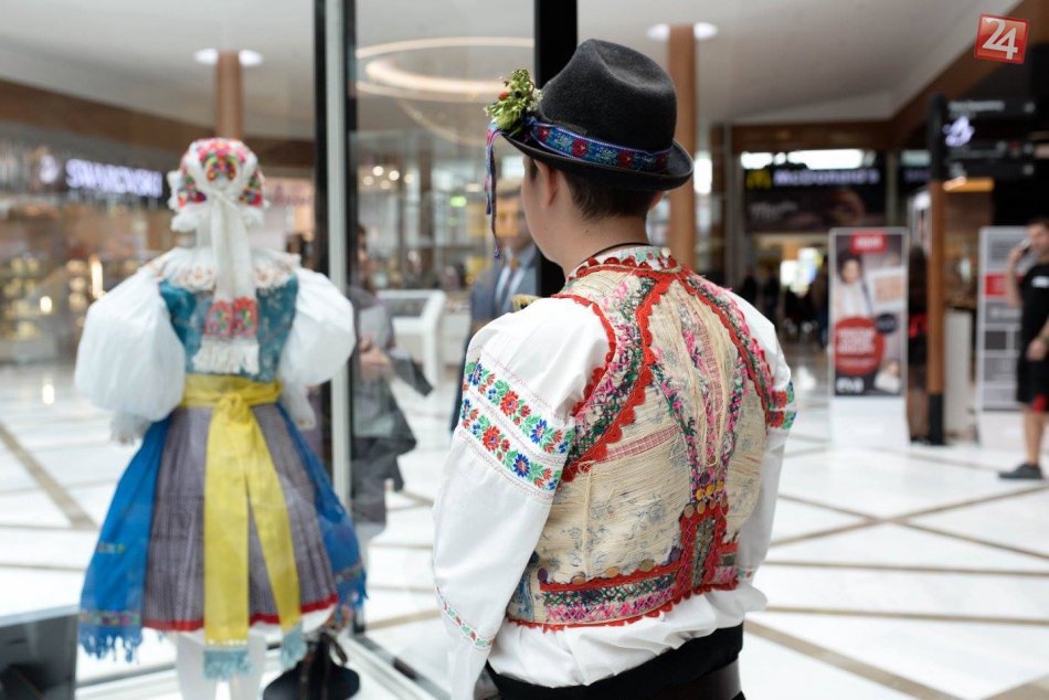 Od kolísky v kráse