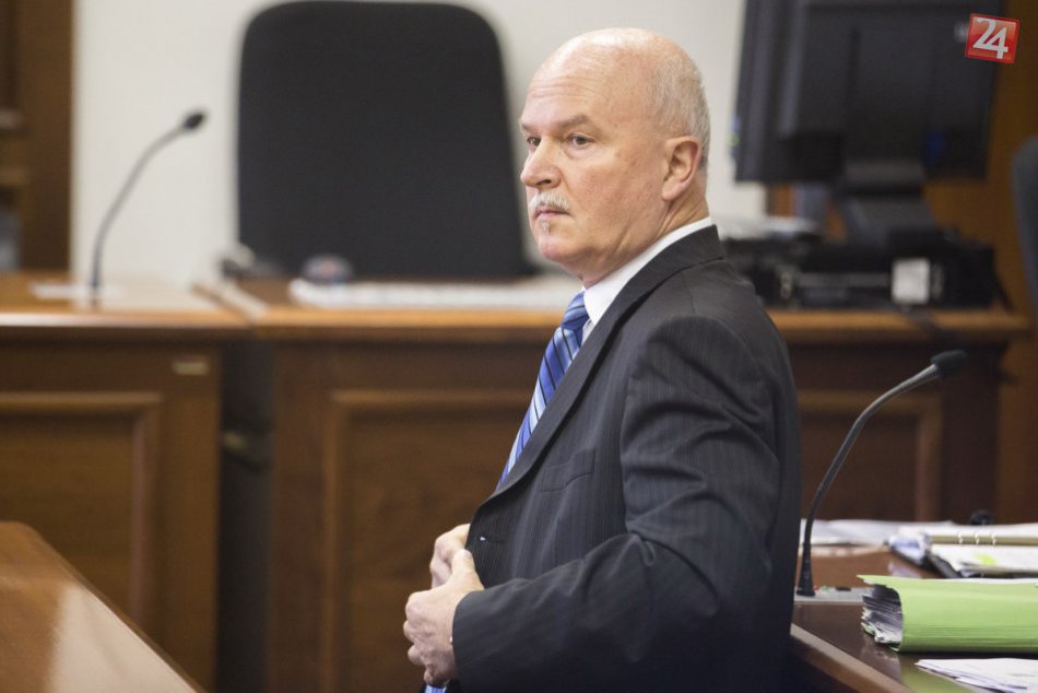 Bývalých ministrov odsúdili v prípade nástenkového tendra na dlhoročné tresty