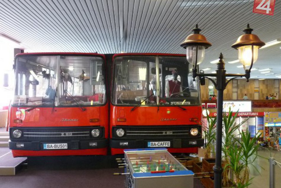 Kaviareň v Ikarusoch 280, Autobusová stanica Mlynské Nivy