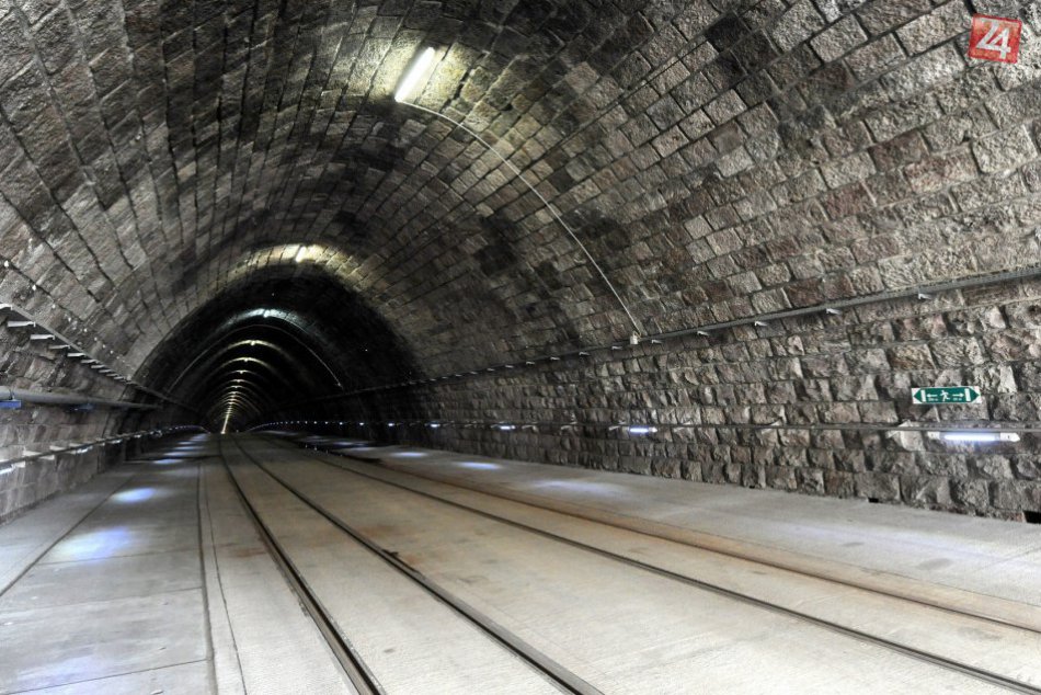 Električky v tuneli