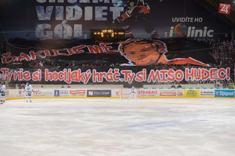 Debakel Zámkov na bystrickom ľade. Nechýbala dojímavá rozlúčka s Hudecom