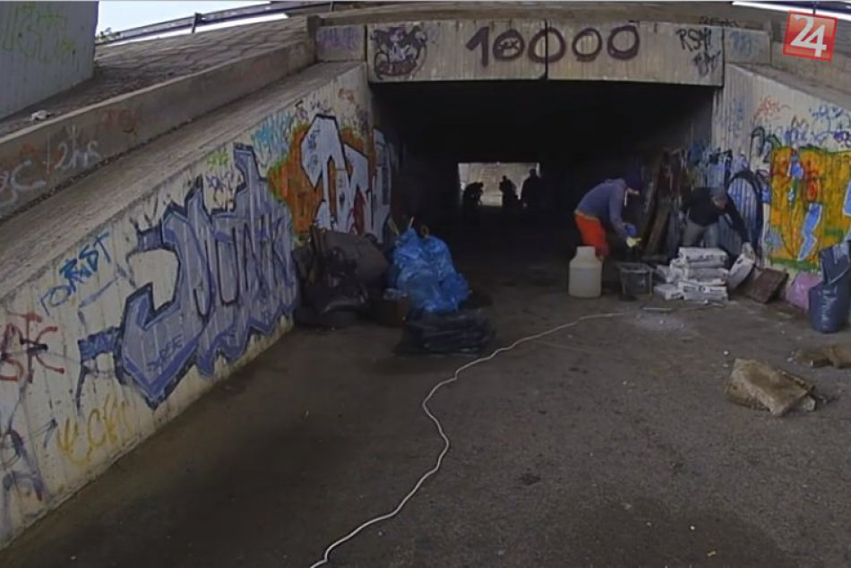 Zelená hliadka v podchode pod Prístavným mostom