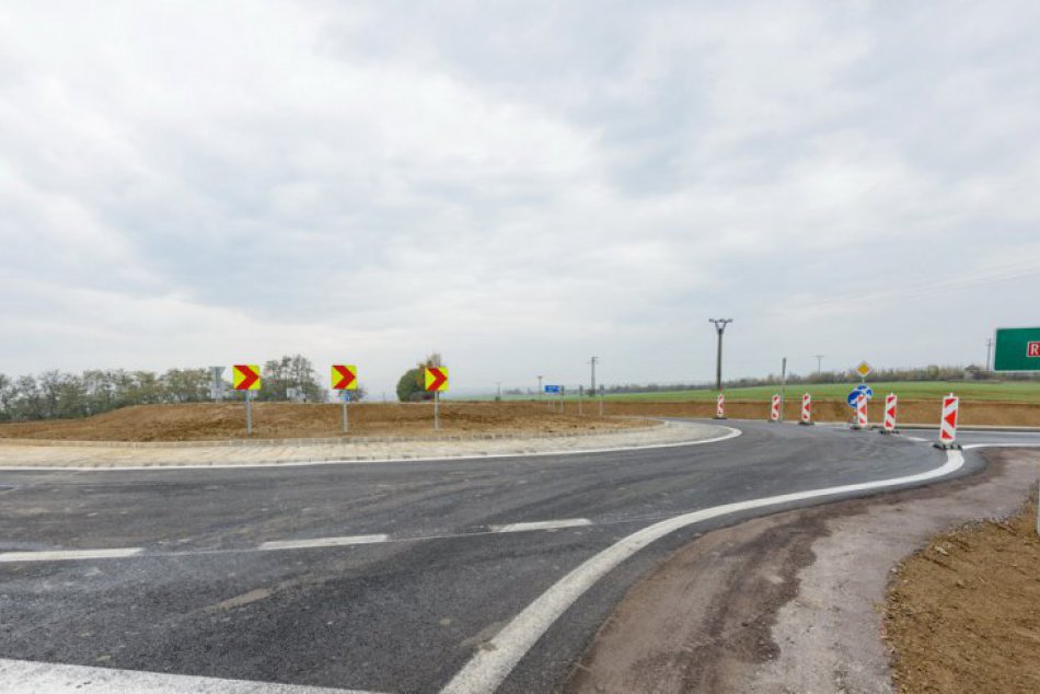 FOTO: Otvorili privádzač cesty z Lehoty na rýchlostnú cestu R1 pri Nitre