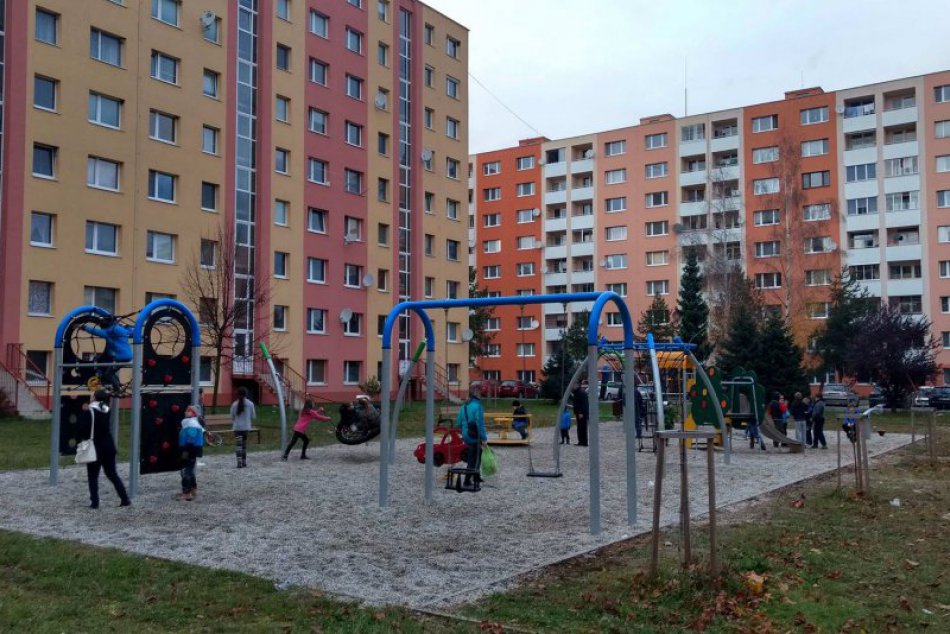 FOTKY z miesta: Takto vyzerá nové centrálne ihrisko na sídlisku Západ
