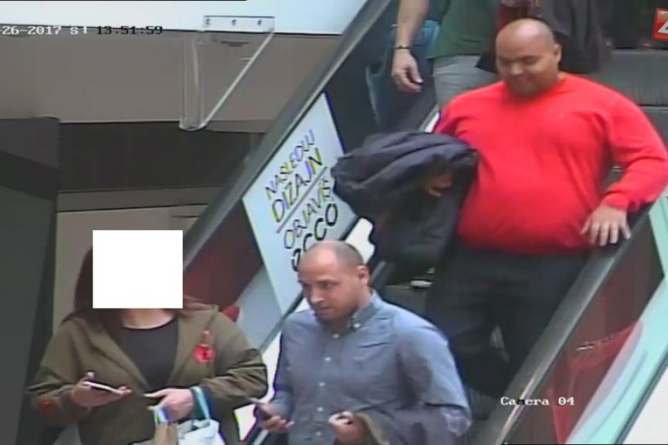 V OBRAZOCH: Polícia hľadá svedkov krádeže iPhonu