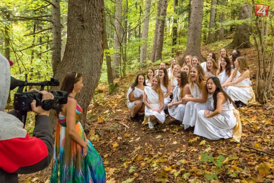 V OBRAZOCH: Bystrickí maturanti sa predviedli v úlohách bohov a bohýň