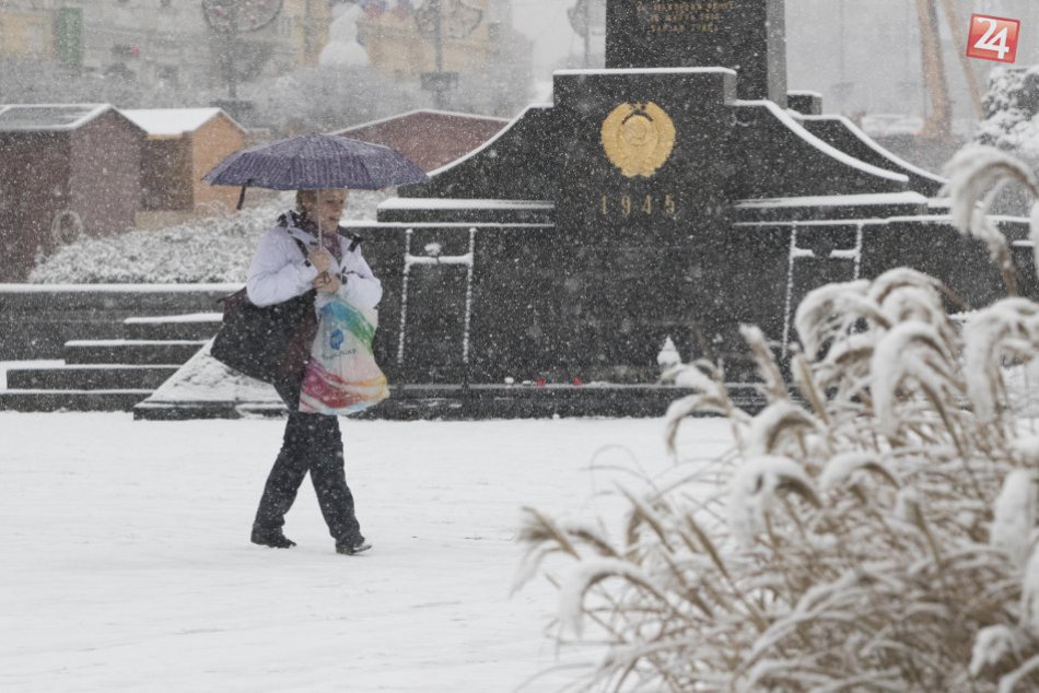 V OBRAZOCH: Centrum Bystrice pod snehovou prikrývkou