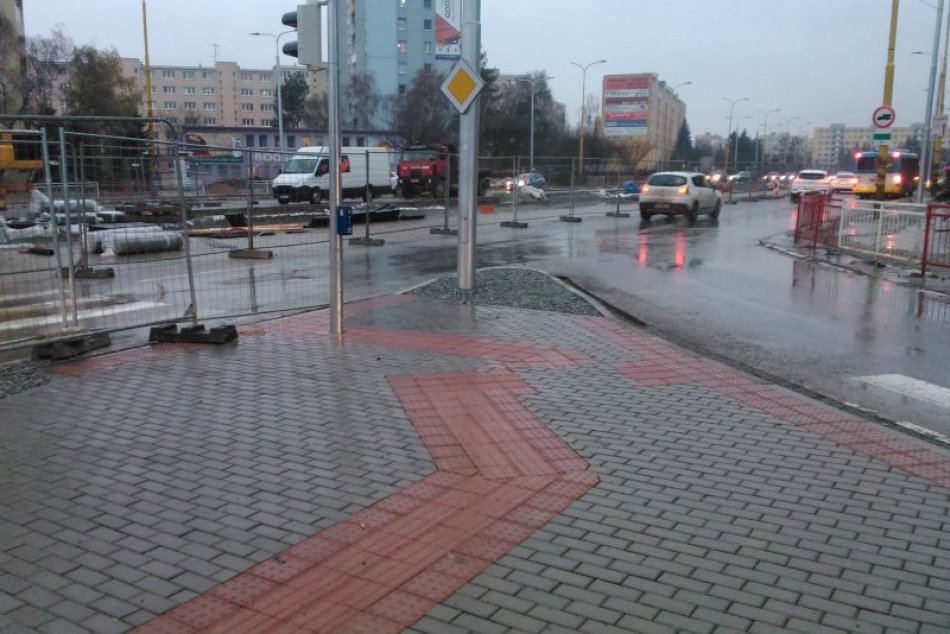 FOTO: Umiestnenie vodiaceho pásu na ostrovčeku