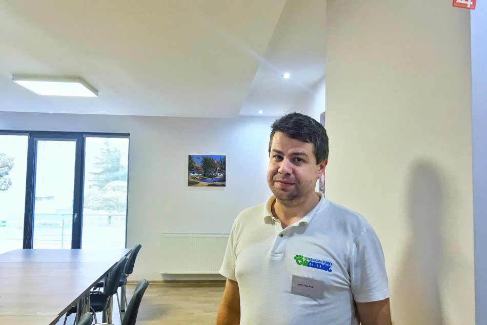 Muž, ktorý v našom meste pomáha zvieratám: Veterinár Peter Kocák v obrazoch
