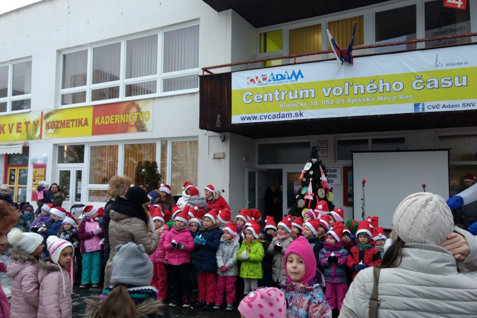 Pozrite si to na FOTKÁCH: Na sídlisko Západ prišiel Mikuláš aj s družinou