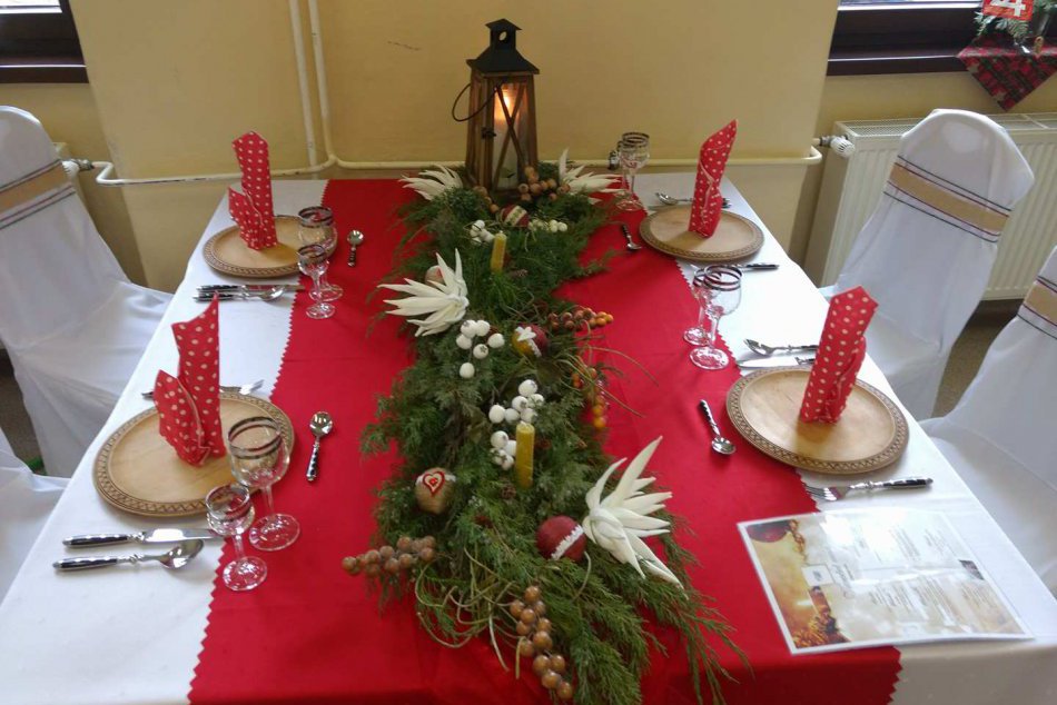 Vianočné dekorácie v podaní študentov Hotelovej akadémie