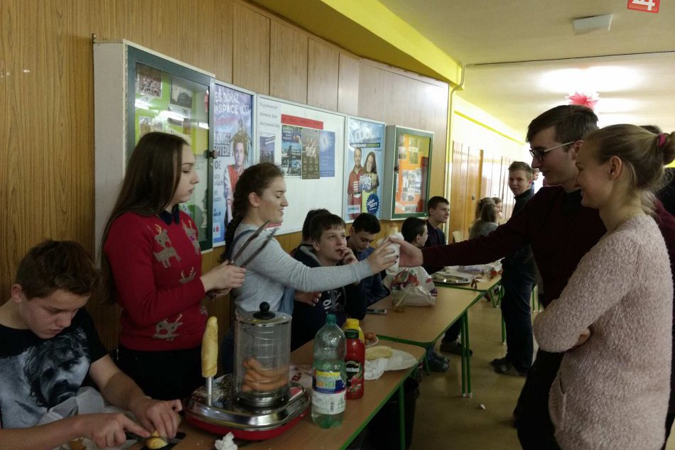 Pozrite si to na fotkách: Tradičná vianočná burza Javorákov 