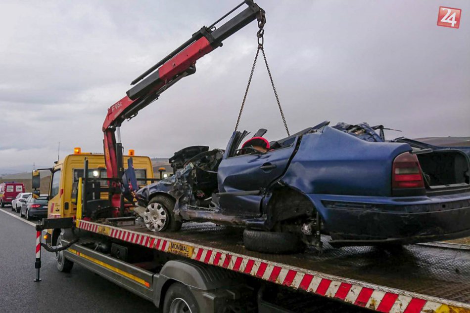 Nehoda pred Spišským Štvrtkom: Vodiča previezli v kritickom stave do nemocnice