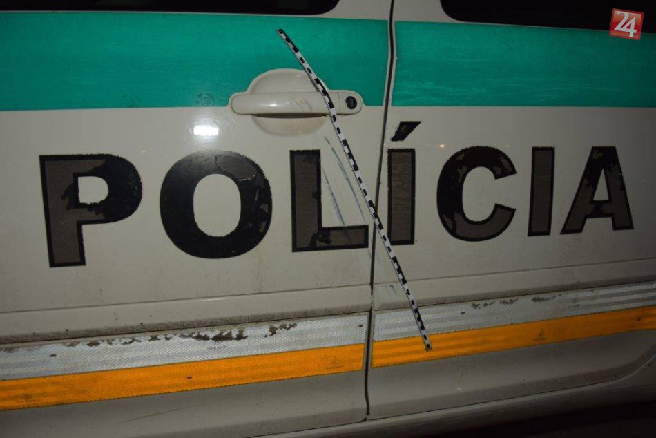 Policajné autá skončili zničené na nepoznanie
