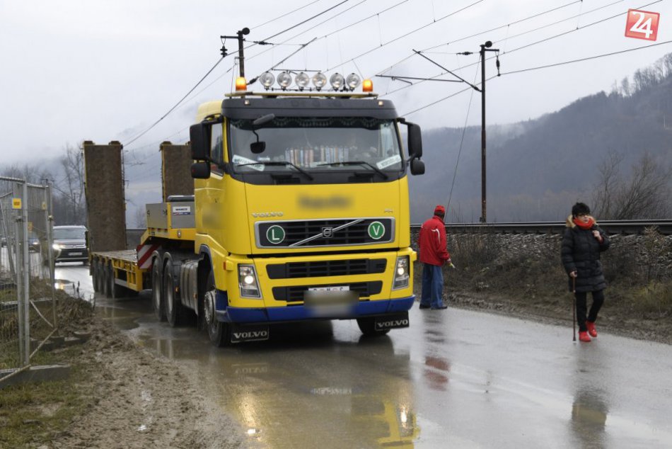 Obyvateľov Milochova trápi modernizácia železnice: Pozrite, ako to tam vyzerá