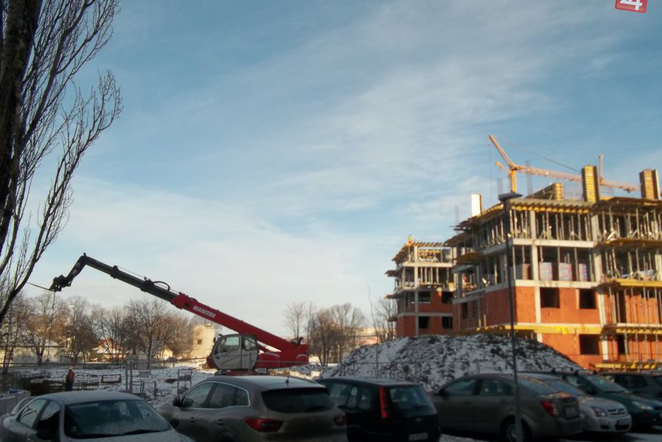Mestské byty sa dvíhajú k nebesám, budúci nájomcovia môžu plesať.FOTO