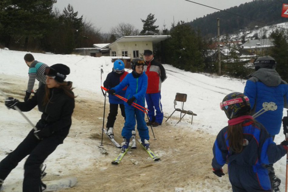 Priamo v Považskej Bystrici sa už lyžuje: Pozrite, ako to vyzeralo na Maškovej