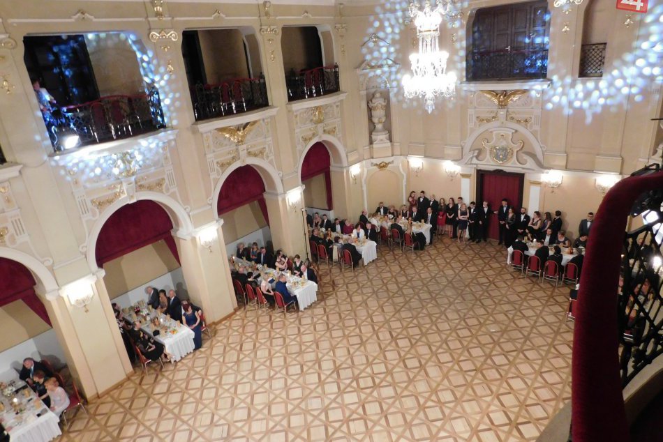 OBRAZOM z plesu novoveských gymnazistov: Tie choreografie stáli za to! 