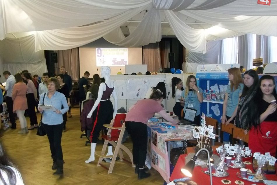 FOTO: V Šali sa konal Kontraktačný deň, žiaci sa prišli so svojím biznisom