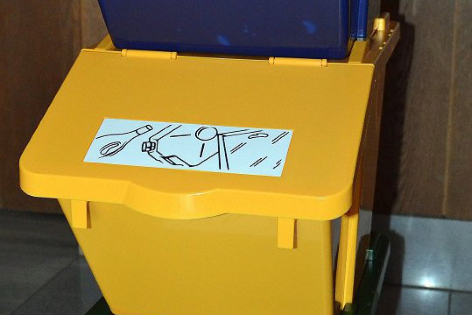 Humenné získalo príspevok na separáciu odpadu: Na takéto koše ho radnica použila