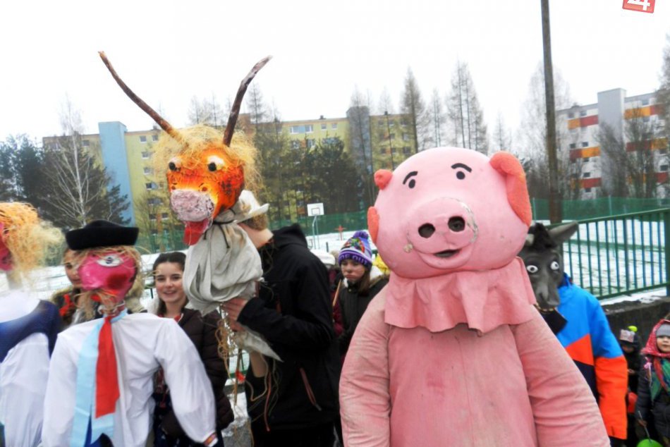 V OBRAZOCH: Bystrickým sídliskom pochodoval sprievod masiek od výmyslu sveta