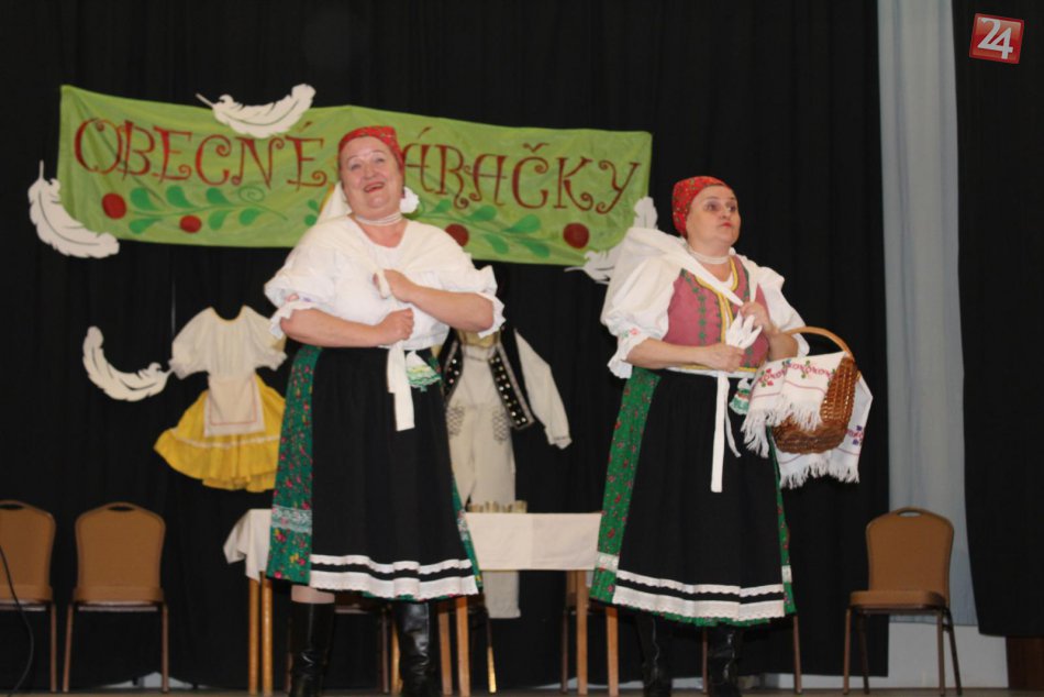 Činnosť, aká sa už len tak nevidí: Páračky v Zalužiaciach zachytené obrazom