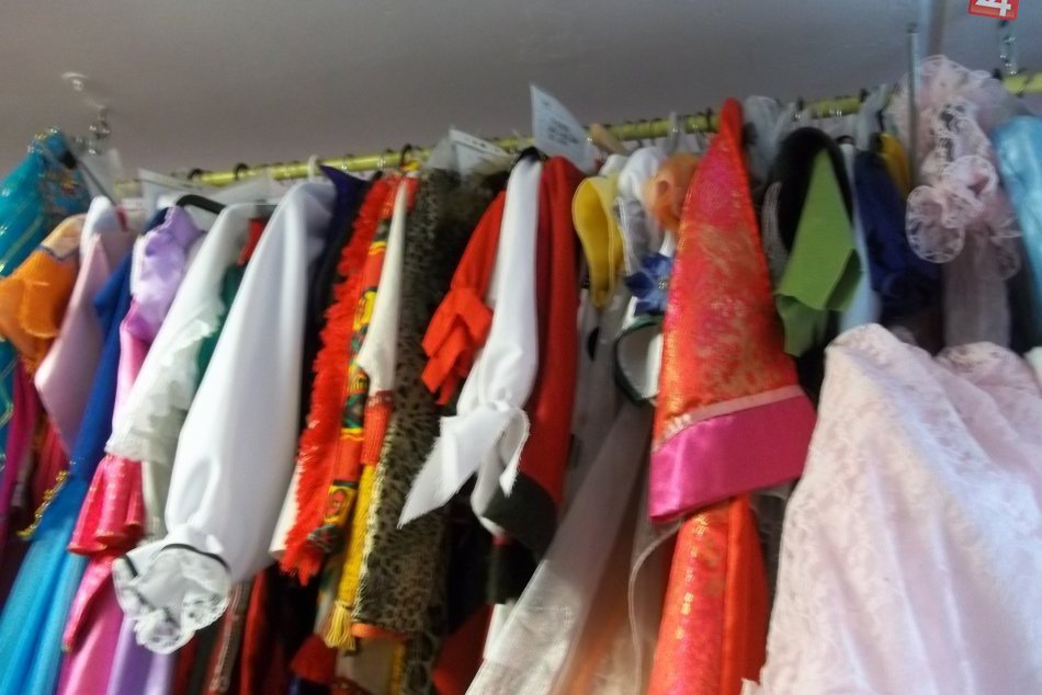 FOTO. Pani Valika Gállová má svoj svet: Masky a kostýmy, kam sa len pozriete