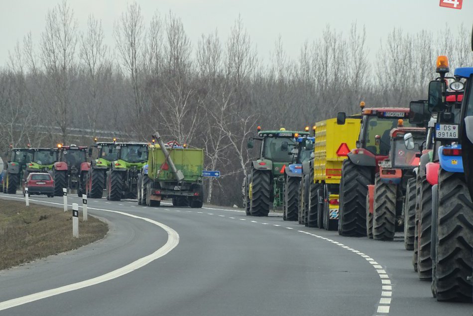 Naši poľnohospodári vyšli do ulíc: Proti zákonu zorganizovali protest, FOTO