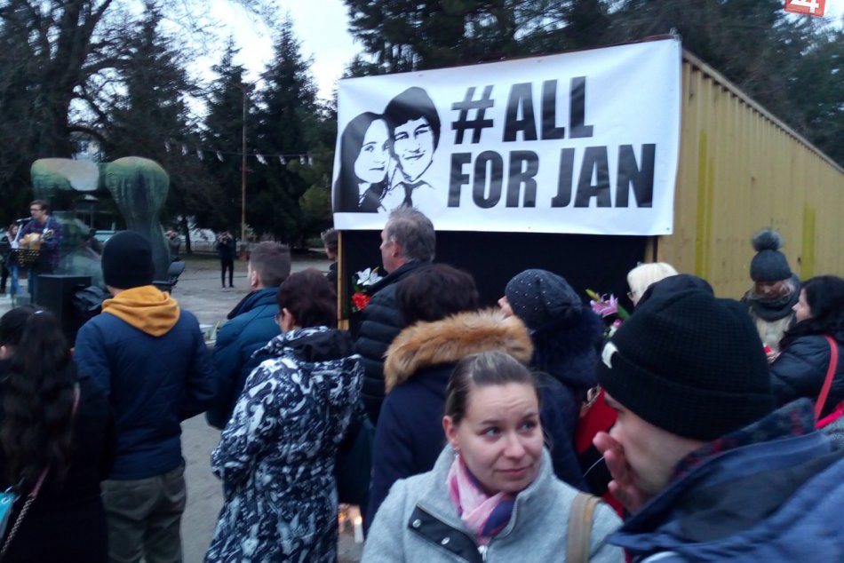 Považskobystričania demonštrovali: Zábery priamo z centra diania