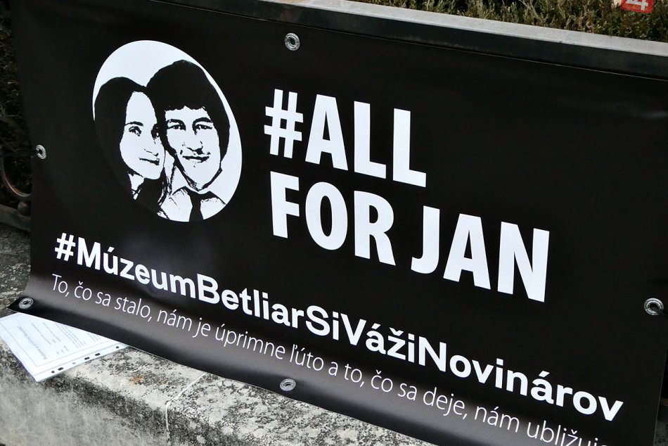 Obrazom: Zhromaždenie „Postavme sa za slušné Slovensko“ v Rožňave