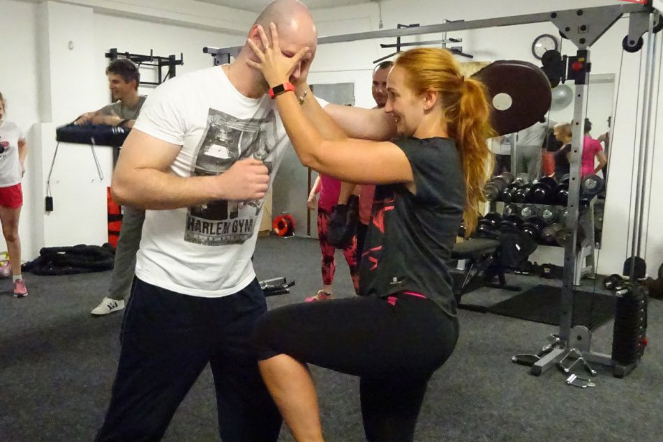 V OBRAZOCH: Mestská polícia vedie kurz sebaobrany pre ženy