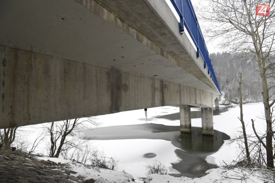 Most cez Ružín na jednu hodinu uzavreli: FOTKY z miesta