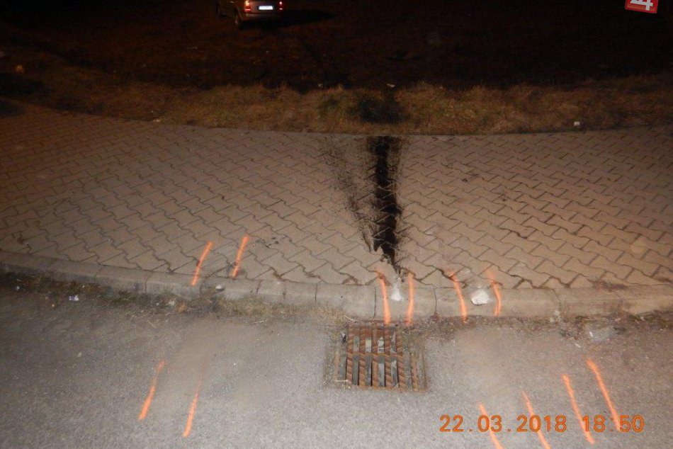 V OBRAZOCH: Opitý vodič vo Zvolene narazil do ženy na chodníku